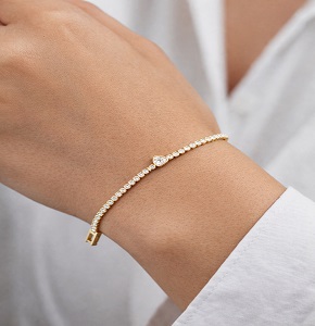 Elegant Heart Diamond Tennis Bracelet – Minimal Luxury Collection