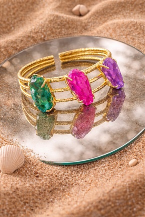 ✨ Multicolor Raw Crystal Gold Cuff Bracelet – Statement Boho Luxe Kada ✨